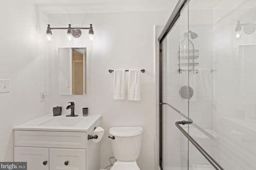 1615 10 St, Arlington VA 22204-4768 exterior