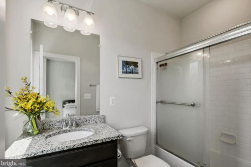 917 King Farm Blvd, Rockville MD 20850-6610 exterior