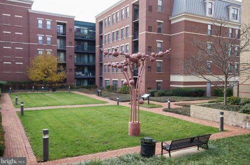 1111 Oronoco St, Alexandria VA 22314-2261 exterior