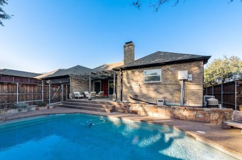 9672 Atherton Dr, Dallas TX 75243-6135 exterior