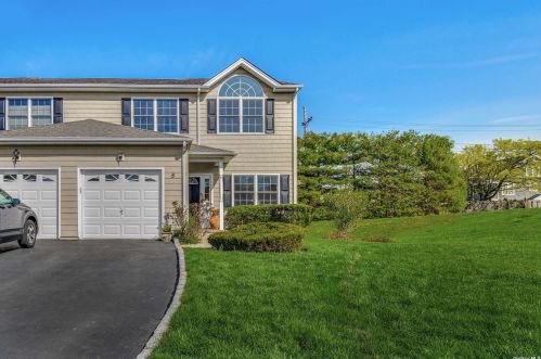 8 Chimay Ct, Huntington Station, NY 11746-1904