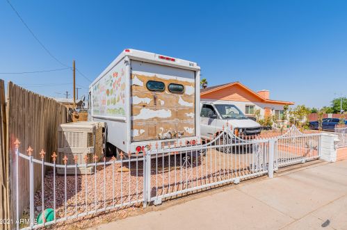 2911 50th Dr, Phoenix AZ  85031-3530 exterior