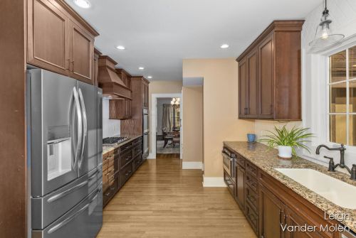 910 Pinecrest Ave, Grand Rapids MI 49506-3437 exterior