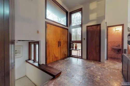 25 Sparrowbush Rd, Upper Saddle River NJ 07458-1420 exterior