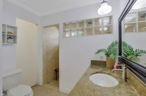 1765 Hbr Ln, Naples FL 34104-0317 exterior