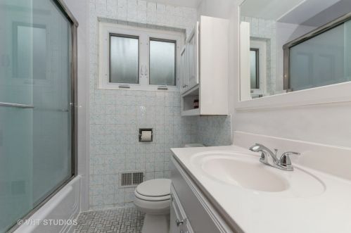 5146 Nordica Ave, Chicago IL 60638-1017 exterior