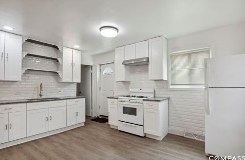 2301 102 St, Chicago IL 60655-1633 exterior