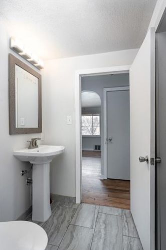 712 Southern Ave, Pittsburgh PA 15235-4166 exterior