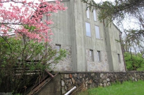 17 Tranquility Rd, Andover NJ 07821-4533 exterior