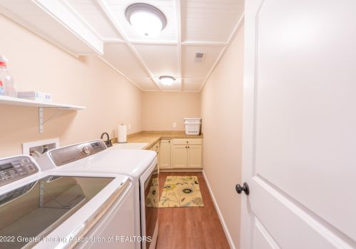 6249 Reynolds Rd, Haslett MI 48840-8906 exterior