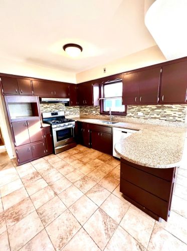 8422 Kenneth Ave, Chicago IL  60652-3110 exterior