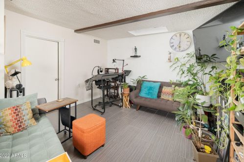 8109 28 Ave, Phoenix AZ 85009-5042 exterior