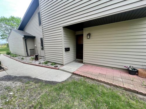 8941 70, Milwaukee WI 53223-2151 exterior