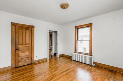 40 Bloomfield Ave, Windsor CT 06095-2303 exterior