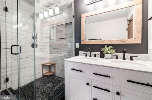 1011 Duke St, Alexandria VA 22314-3402 exterior