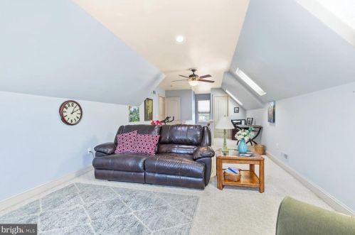 300 Country Mdw Dr, Lancaster PA 17602-1481 exterior