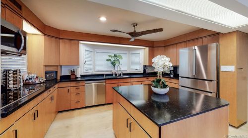 5005 Kalanianaole Hwy, Honolulu HI  96821-1505 exterior