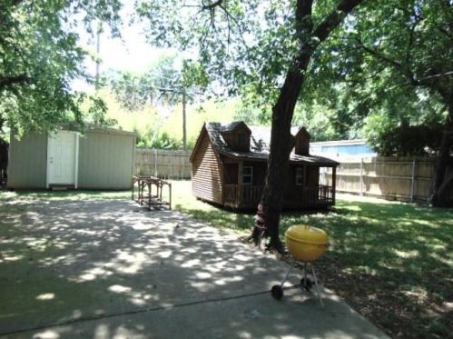 527 Clinton Ave, Dallas TX  75208-5918 exterior