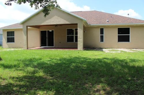 6163 Gatun Dr, Fort Pierce FL 34986-4402 exterior