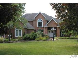 1231 Oakside Dr, Bethlehem, PA 18017-3683