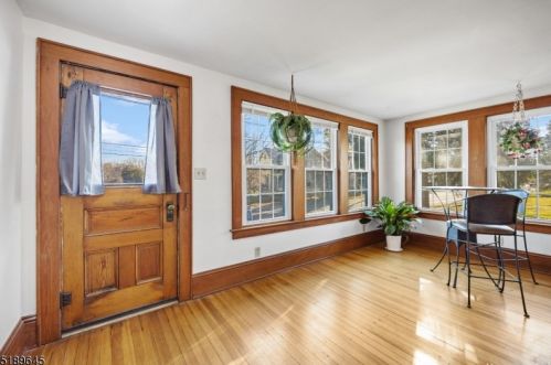 54 Main St, Clinton NJ 08809-1250 exterior