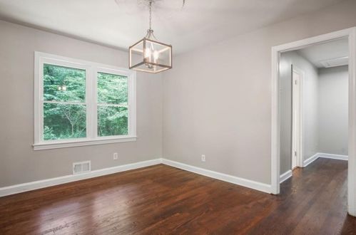 1689 Laurelwood Dr, Atlanta GA 30311-3800 exterior