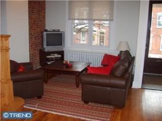 208 Green Ln, Philadelphia PA  19127-1212 exterior