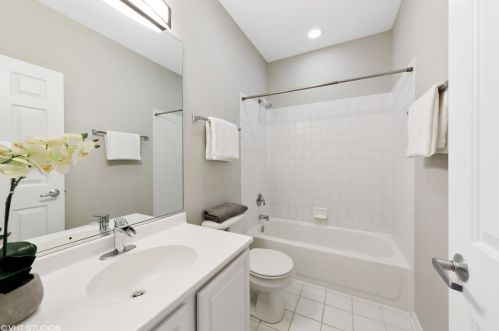 706 Evergreen Ave, Chicago IL 60622-1908 exterior