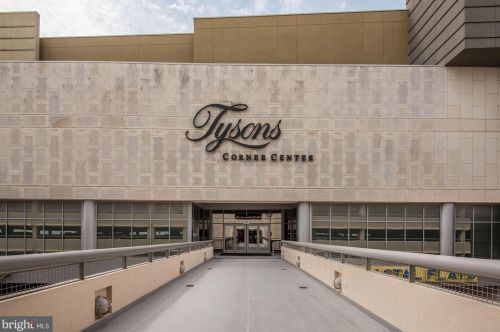 1800 Old Meadow Rd, Mc Lean VA 22102-1899 exterior