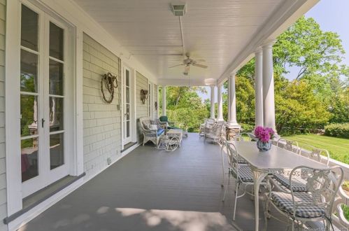 212 Main St, Ridgefield CT 06877-4922 exterior