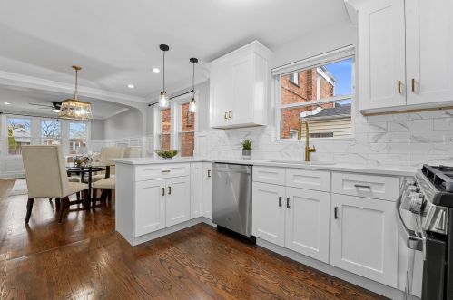 9740 Calumet Ave, Chicago IL 60616-2439 exterior