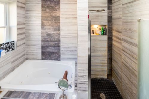 7350 Bennett Ave, Chicago IL 60649-4621 exterior