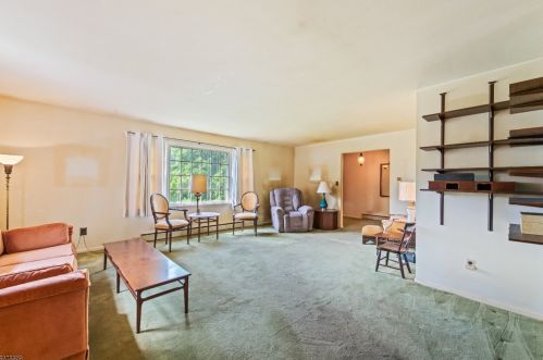 215 Mission Rd, Hackettstown, NJ 07840-5640