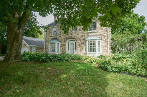 618 Acacia Rd, Milwaukee, WI 53217-4005