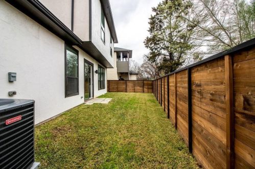 2210 Bonnie View Rd, Dallas TX 75216-7205 exterior