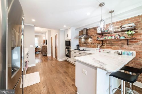 1011 Duke St, Alexandria VA 22314-3402 exterior