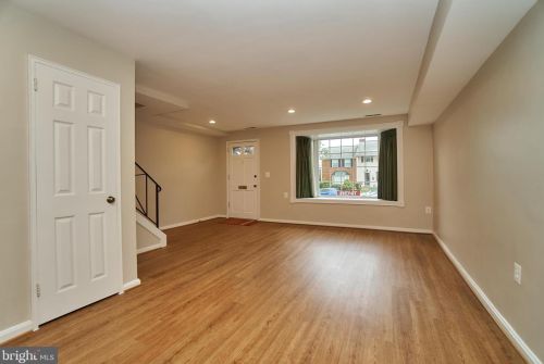 2314 Dearing St, Alexandria VA  22302-1803 exterior