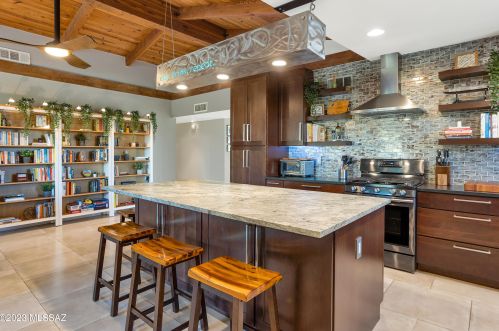 6126 Seneca St, Tucson AZ  85712-3011 exterior