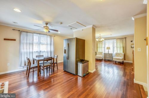 548 Crestpark Dr, Glen Burnie MD 21061-5102 exterior