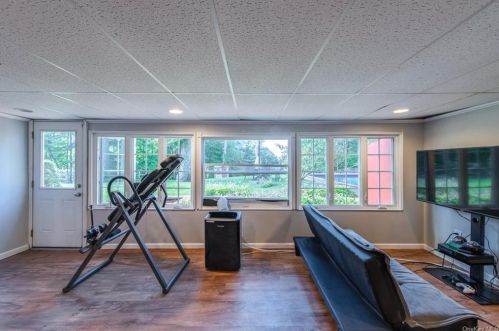 19 Mnr Dr, Poughkeepsie NY 12603-3712 exterior