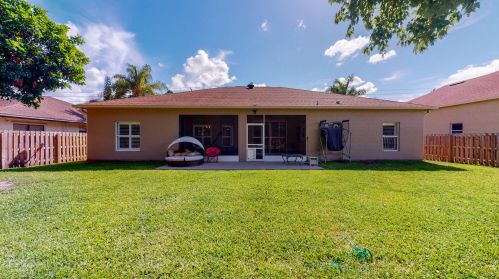 2081 Burlington St, Fort Pierce FL  34984-4350 exterior