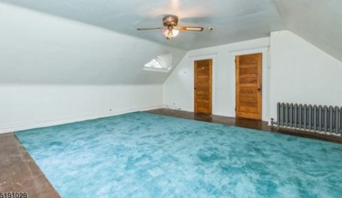 19 Cloverhill Pl, Montclair NJ 07042-4818 exterior