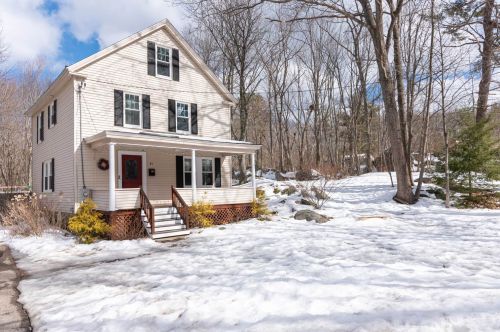 41 Bay Rd, Newmarket NH 03857-1711 exterior