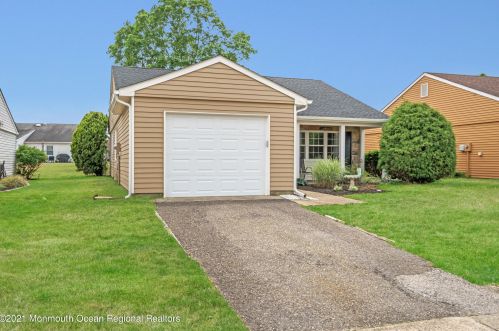 8 Leighton Ln, Lakehurst NJ  08759-6711 exterior