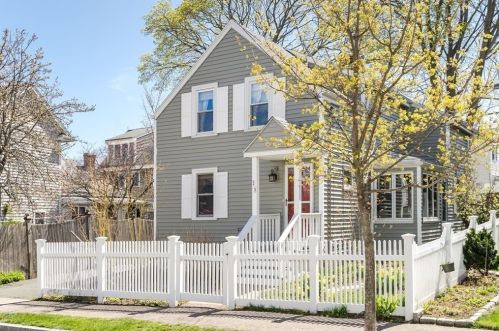 53 Monmouth St, Quincy, MA 02171-1067