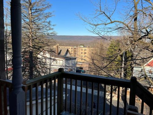 306 Church St, Slatington PA 18080-1901 exterior