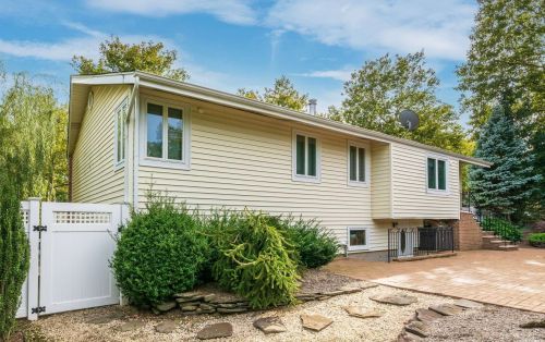 6 Cedar Crest Dr, Huntington Station NY  11746-6652 exterior