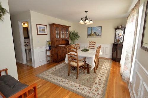 3 Commodore Hull Dr, Derby CT 06418-2255 exterior