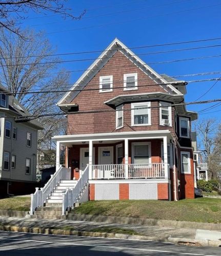 562 Hope St, Providence, RI 02906-2661