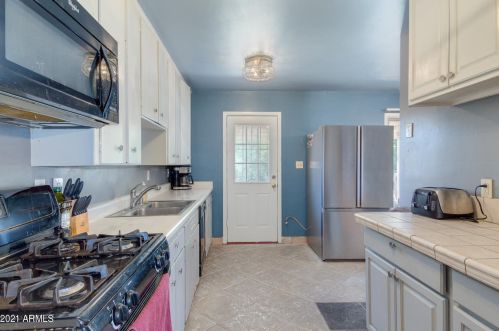 5743 38 Dr, Phoenix AZ 85053-2811 exterior